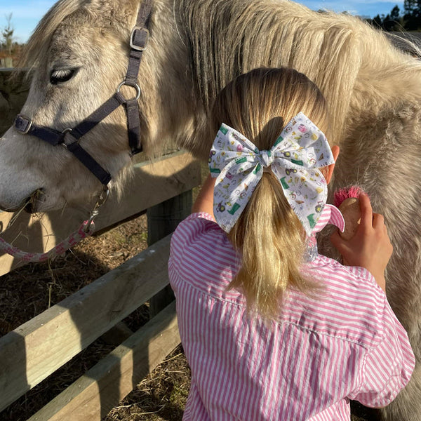 Large Fable Bow Hair Clip by Madison Coulter